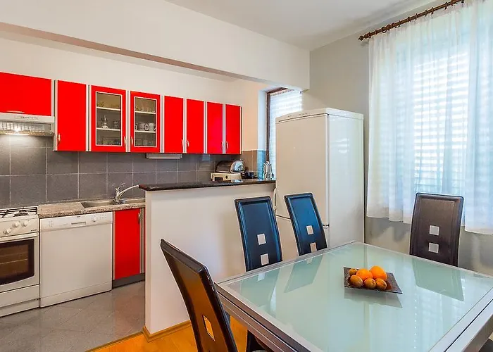 Nyaraló Holiday Póla