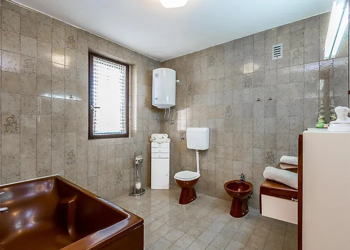 Nyaraló Holiday Póla